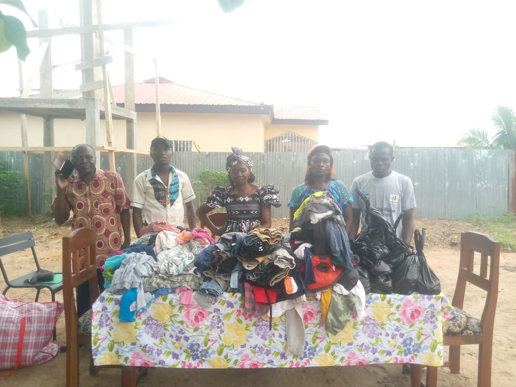 Distribution de kits scolaires pour la rentrée